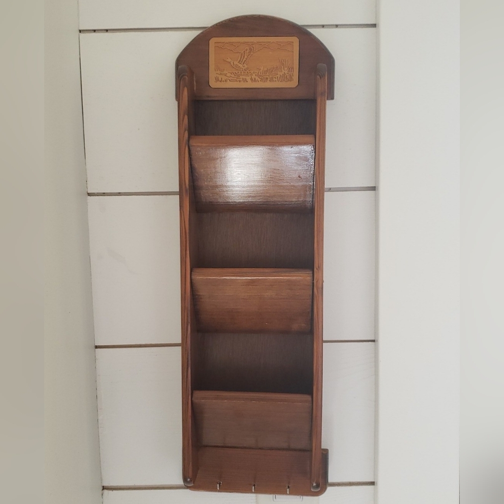 Vintage wooden wall mail letter holder organizer with 3 metal key hooks Wildlife